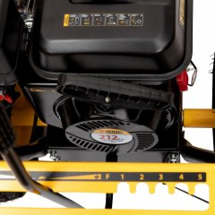 Бензиновая снегоуборочная машина SB 560, 212 cc, ручной старт Denzel 97651