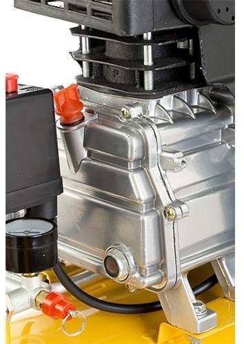Компрессор масляный PC 1/50-206, коаксиальный производительность 206 л/м, мощность 1.5 кВт Denzel ( 58096 )