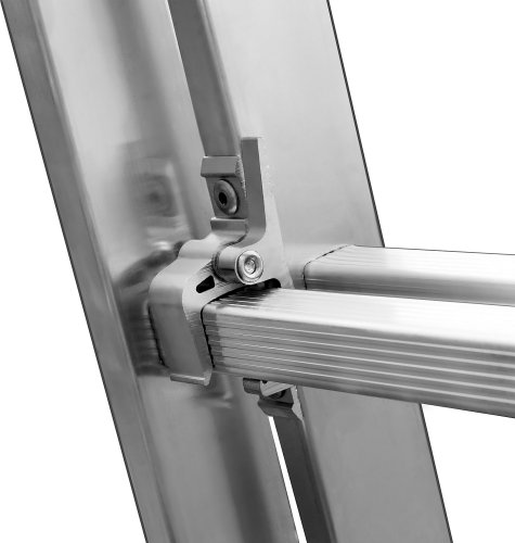 Универсальная трехсекционная лестница со стабилизатором 3х7 ступеней СИБИН 38833-07