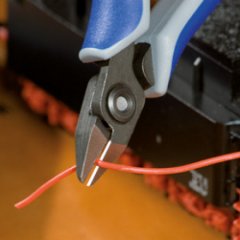 Прецизионные кусачки боковые для электроники вороненые 125 мм, KNIPEX, ( KN-7942125Z )