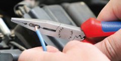 Плоскогубцы для монтажа проводов фосфатированные, черного цвета 160 мм, KNIPEX, ( KN-1301160SB )
