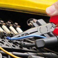 Плоскогубцы для монтажа проводов фосфатированные, черного цвета 160 мм, KNIPEX, ( KN-1301160SB )