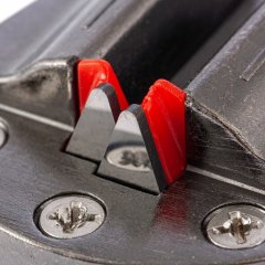 Приспособление для затачивания ножей любого типа, метал. направляющая, крепление на присоске Matrix 79104